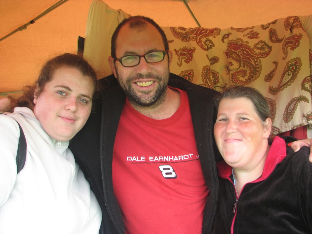 Mark McNeely with his niece, Stephanie (L), and wife, Tammy (R)